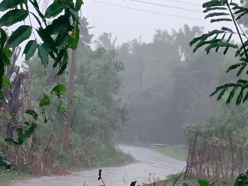 நாகப்பட்டினத்தை கனமழை சூழ்ந்தது: மாவட்டம் நீர்மூழ்கல் மற்றும் போக்குவரத்து பாதிப்பு