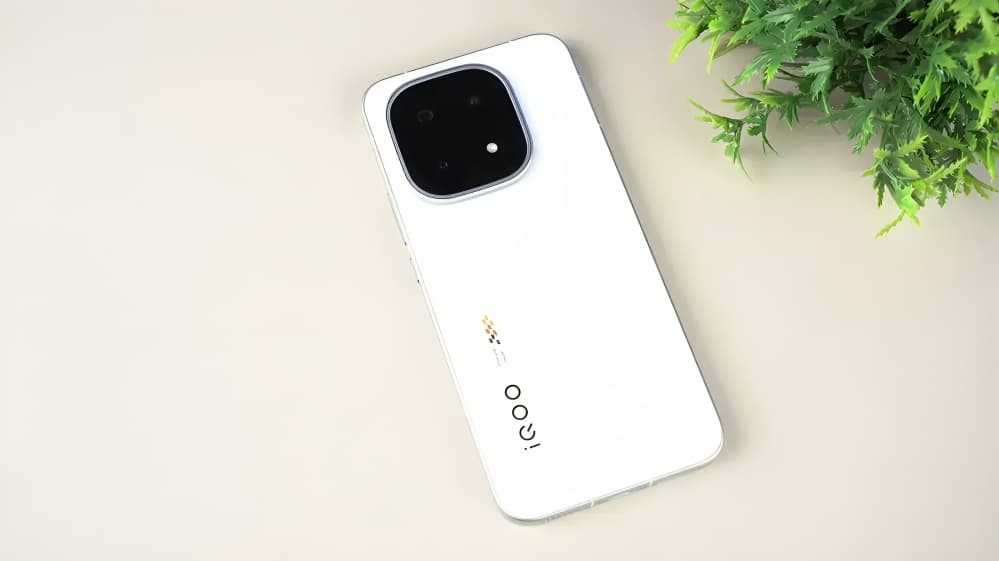 iQOO 15 Review: A Performance Powerhouse That Tests Its Price Tag