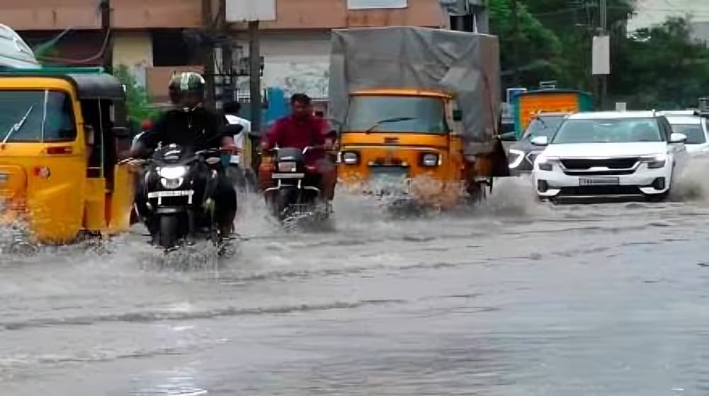 கடந்த 24 மணிநேரத்தில் சைக்கிளோன் ‘டிட்வா’ தாக்கம்: தமிழ்நாட்டில் கனமழை நிலவரம்