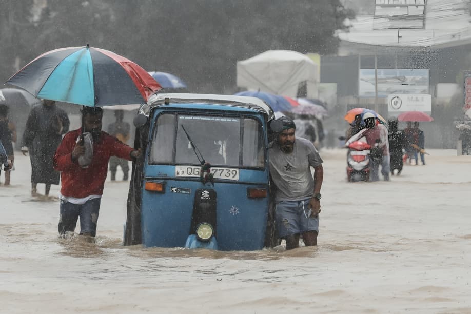 Cyclone Ditwah Triggers Flooding in Wattala as Heavy Rains Lash Western Sri Lanka