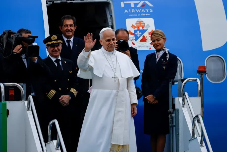 Pope Leo Visits Lebanon Amid Israeli Strikes, Urges Peace and Reconciliation