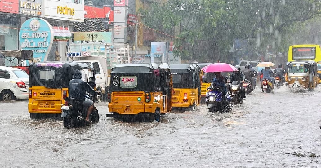 சென்னையில் 24 மணி நேரமாக கனமழை; சாலைகள் நீரில் நிரம்பி வழிகிறது