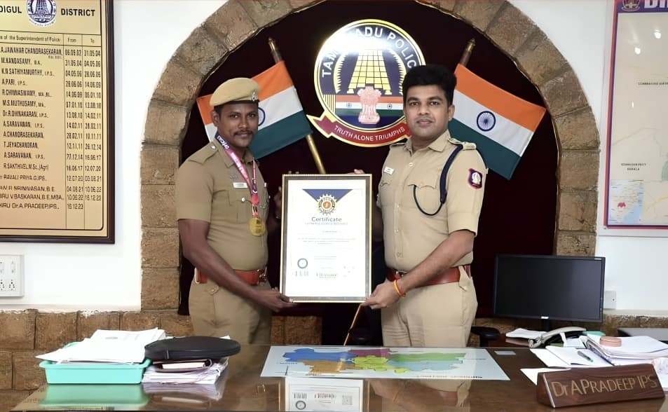 திண்டுக்கல் காவலர் B.சந்தோஷ் யோகாவில் உலக சாதனை: 15 நிமிடம் ஒரே ஹஸ்த புஜாசனத்தில்