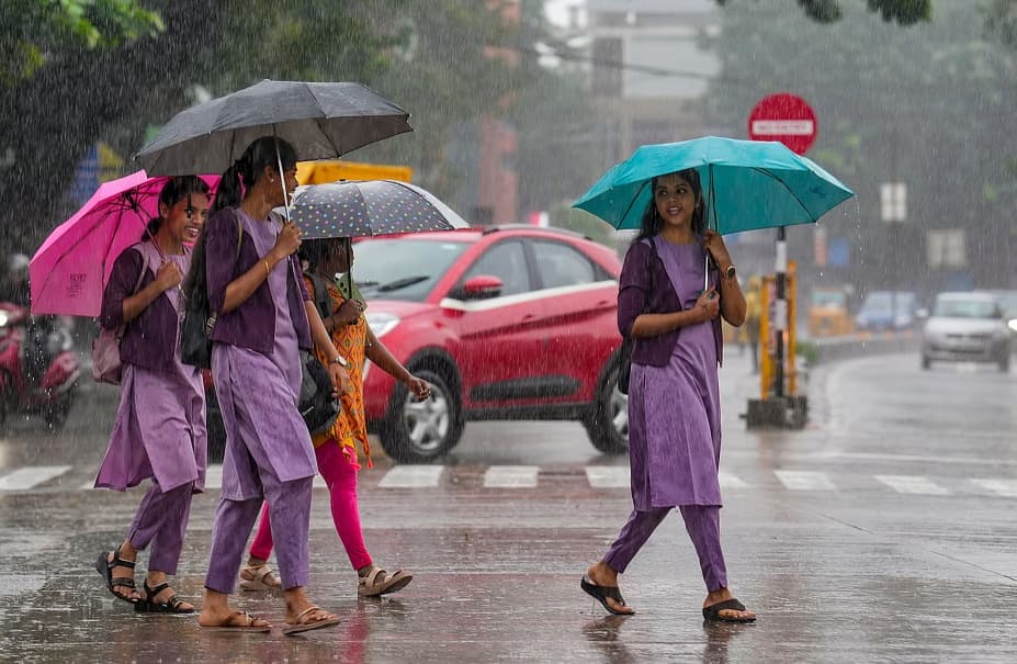 நுழைந்தது டிட்வா: சென்னையில் மழை எப்போது நிற்கும் – வானிலை ஆய்வு