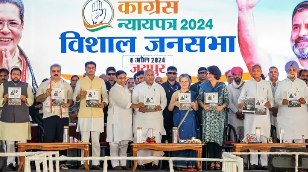 Sonia Gandhi, Mallikarjun Kharge Stage Protest in Parliament Against New Labour Codes