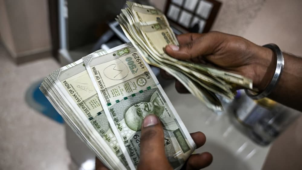 India’s Strategy to Stabilize the Rupee Amid Recent Decline