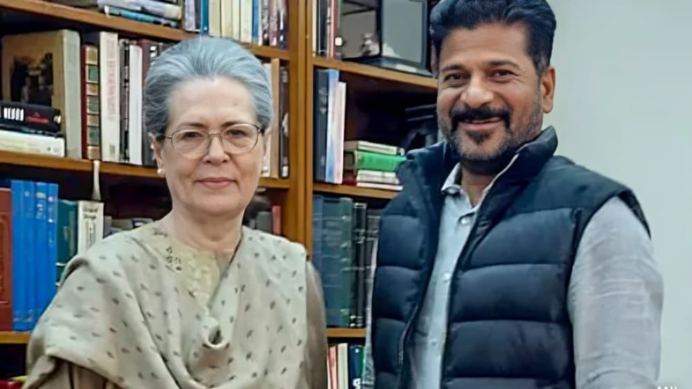 Revanth Reddy Commends Sonia Gandhi’s Leadership After Digvijaya Singh’s RSS Remark
