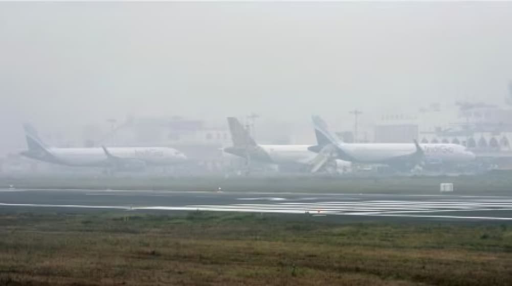 Dense Fog Disrupts Delhi Flights; Over 100 Flights Affected, Govt Issues Advisory