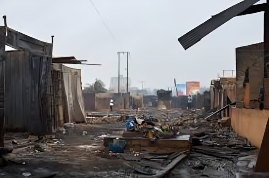 Massive Fire Breaks Out at Medina Market in San Pedro Sula, Over 50 Shops Damaged