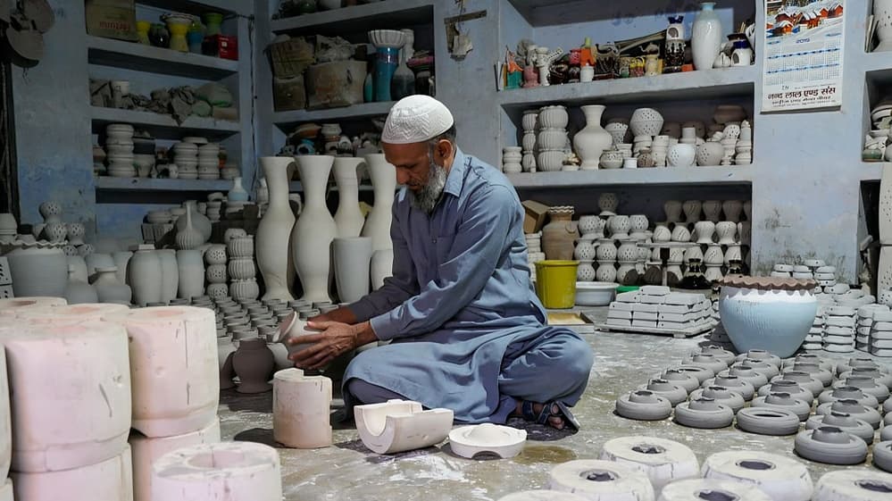 Khurja Pottery Industry Hopes for Income Tax Relief and Support in Union Budget