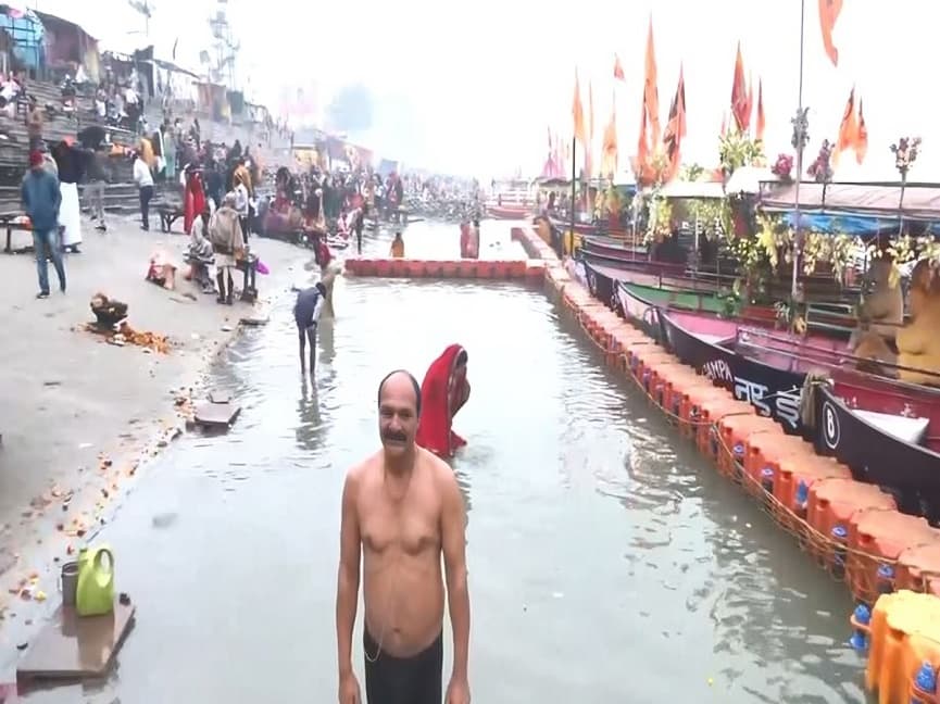 Makar Sankranti 2026: Devotees Take Holy Dip in Sarayu River at Ayodhya