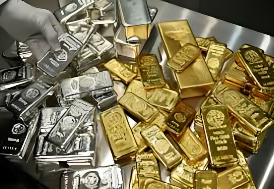 Silver Touches Record High Above Rs 3 Lakh Per Kg on MCX, Gold Prices Also Surge