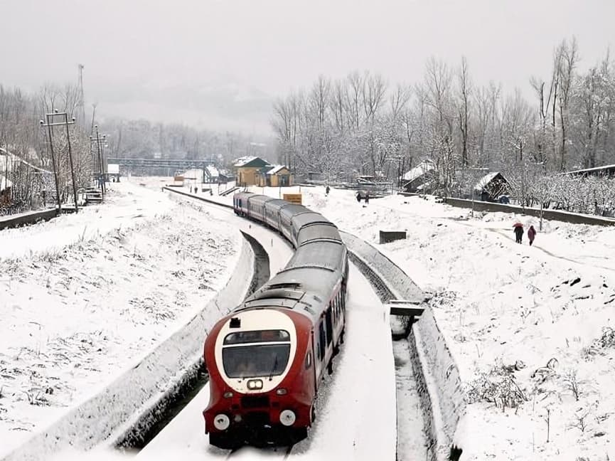 Fresh Snowfall Covers Anantnag; Indian Railways Maintains Operations