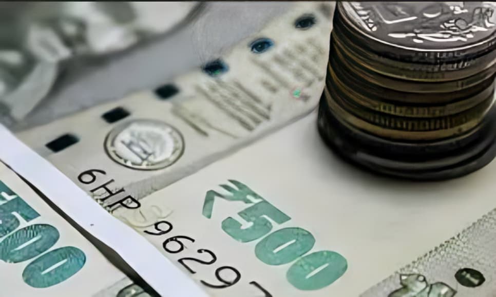 Rupee Falls Below 92 Against Dollar, Touches Record Low Amid Capital Outflows