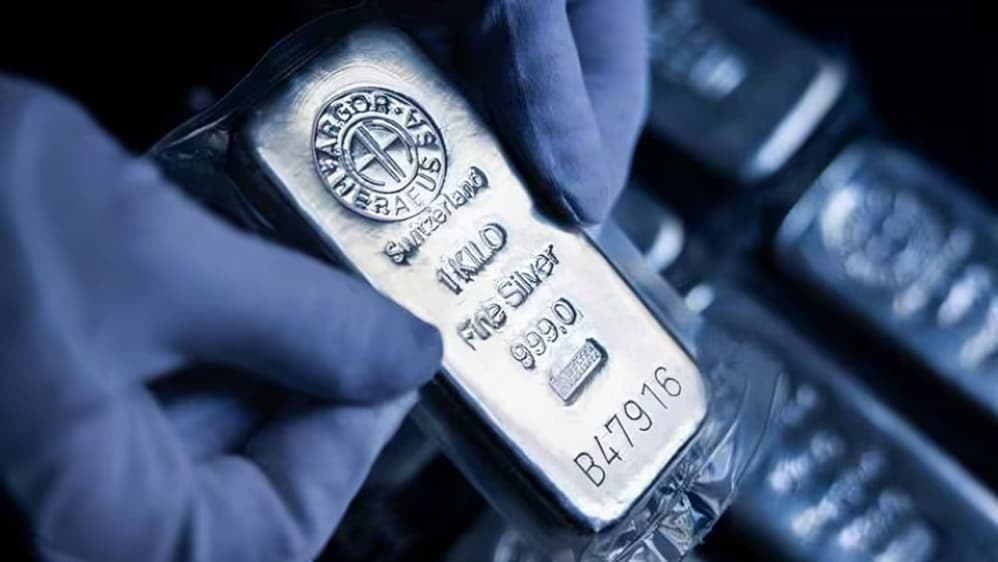 Silver Prices Fall Sharply on MCX on February 5; Check Rates in Major Indian Cities