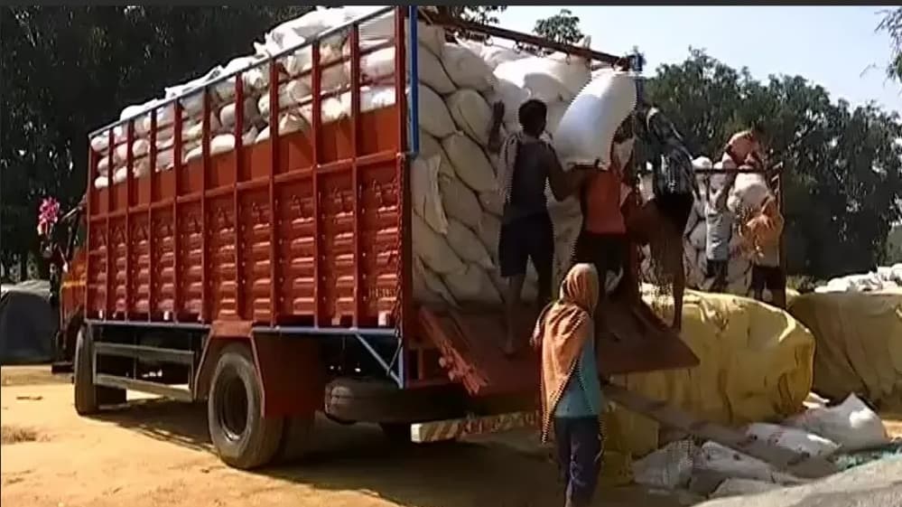 லாரி போராட்டத்தால் திருவாரூர் மாவட்ட நெல் கொள்முதல் செயல்பாடுகள் பாதிப்பு