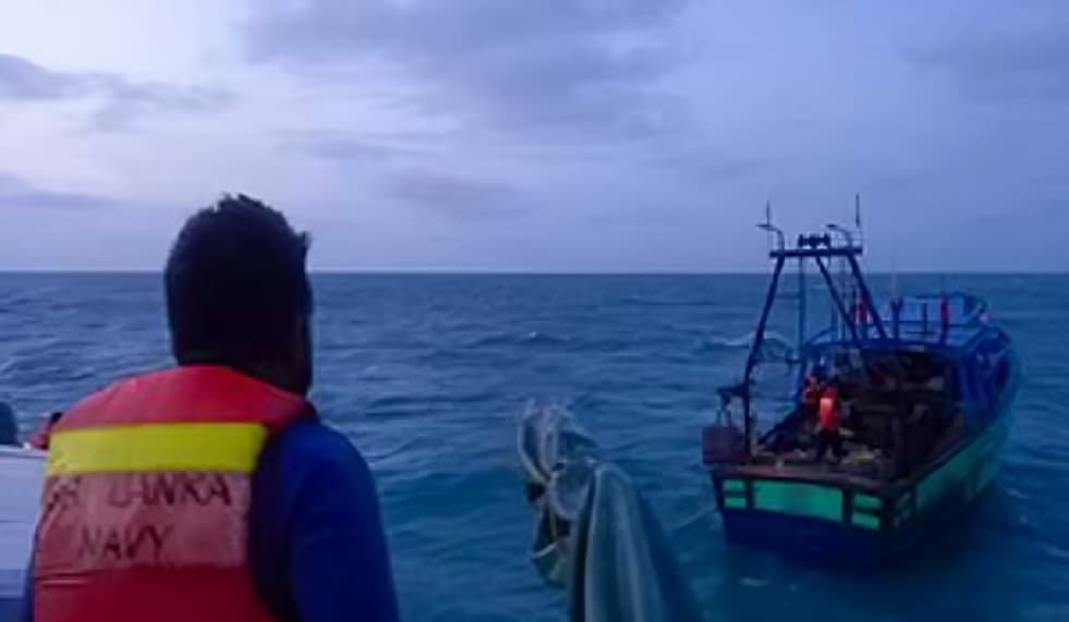 பாம்பன் மீனவர்கள் 12 பேர் இலங்கை கடற்படையால் கைது