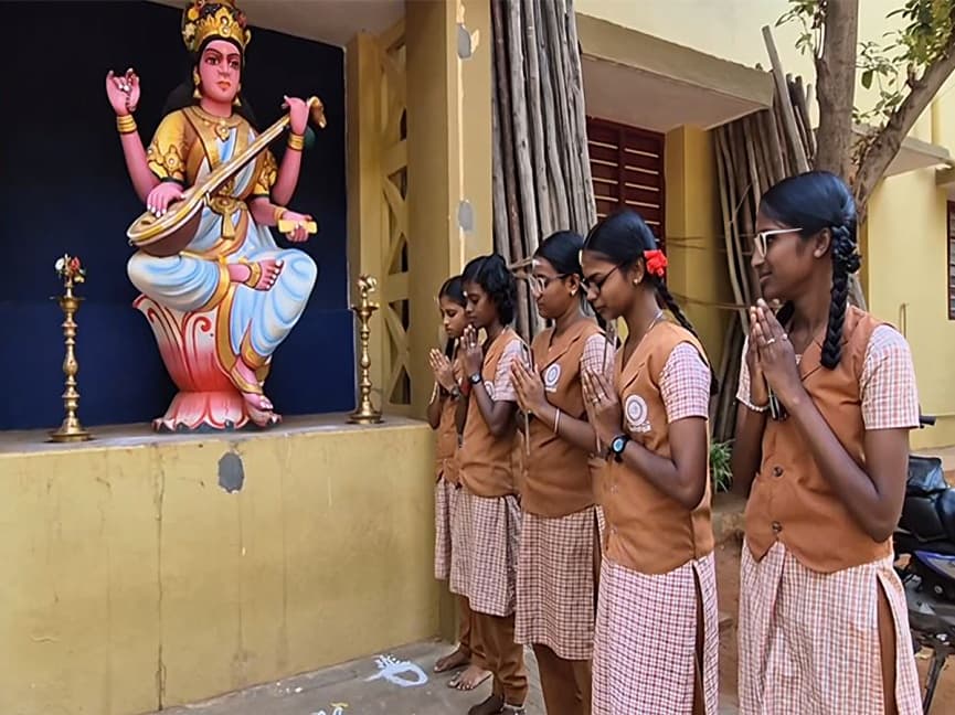 தமிழகத்தில் பிளஸ் 2 பொதுத்தேர்வு தொடக்கம் திருச்சியில் 31,215 மாணவர்கள் 134 மையங்களில் தேர்வு எழுதின