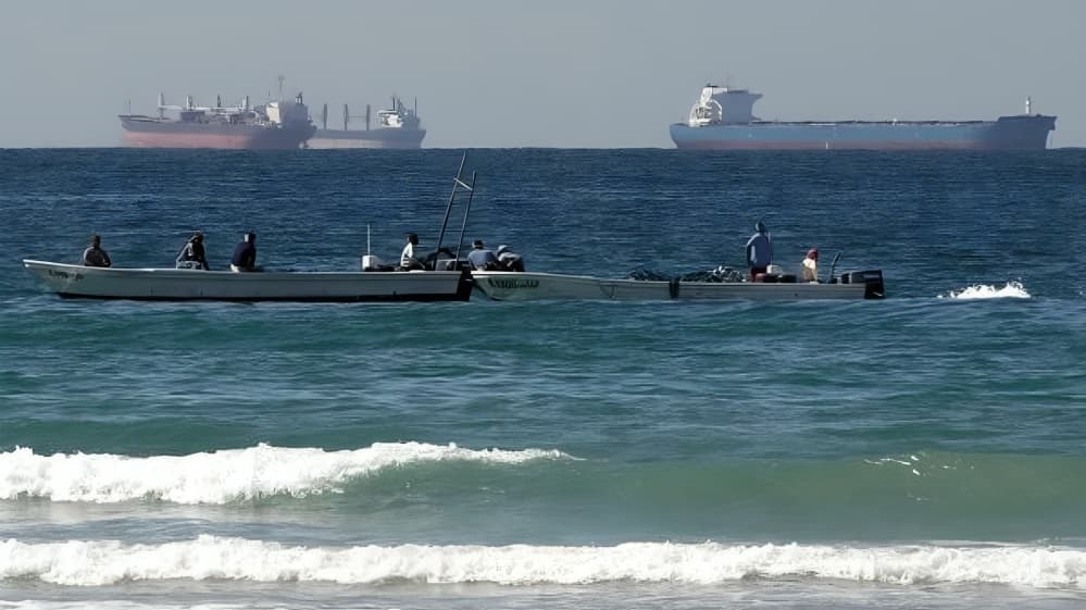 Confusion Over US Navy Tanker Escort Claim in Strait of Hormuz During Middle East Crisis