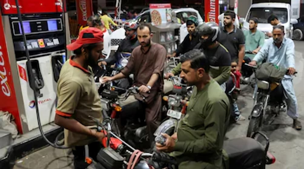 Pakistan Faces Tough Choice Between IMF Conditions and Fuel Price Relief During Ramadan