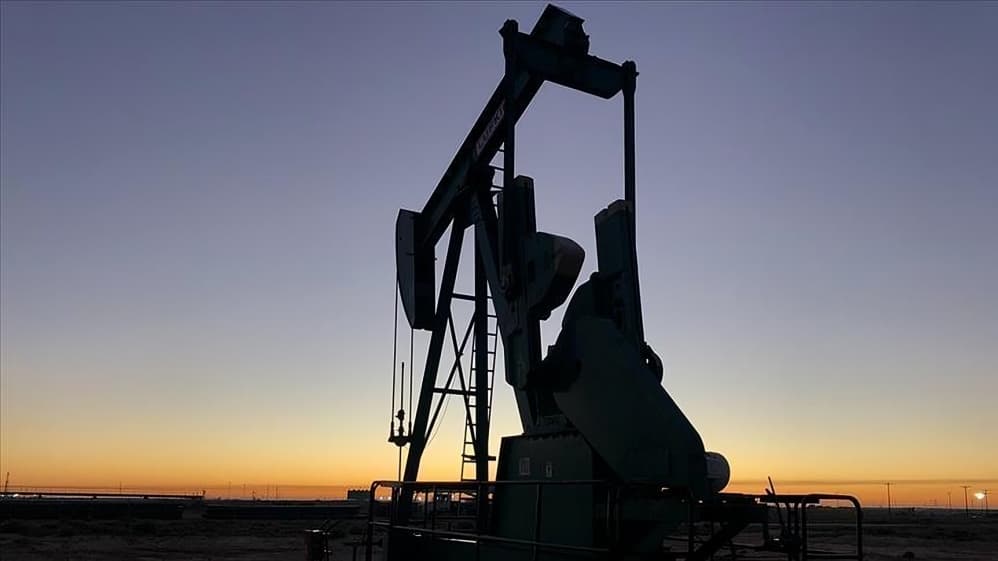Strait of Hormuz Crisis Escalates Amid Iran Conflict Oil Prices Rise and Diplomatic Options Narrow