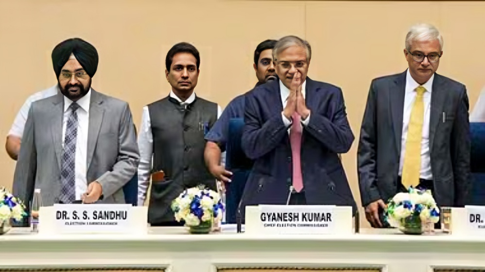Election Commission Transfers IAS and IPS Officers in West Bengal After Poll Announcement