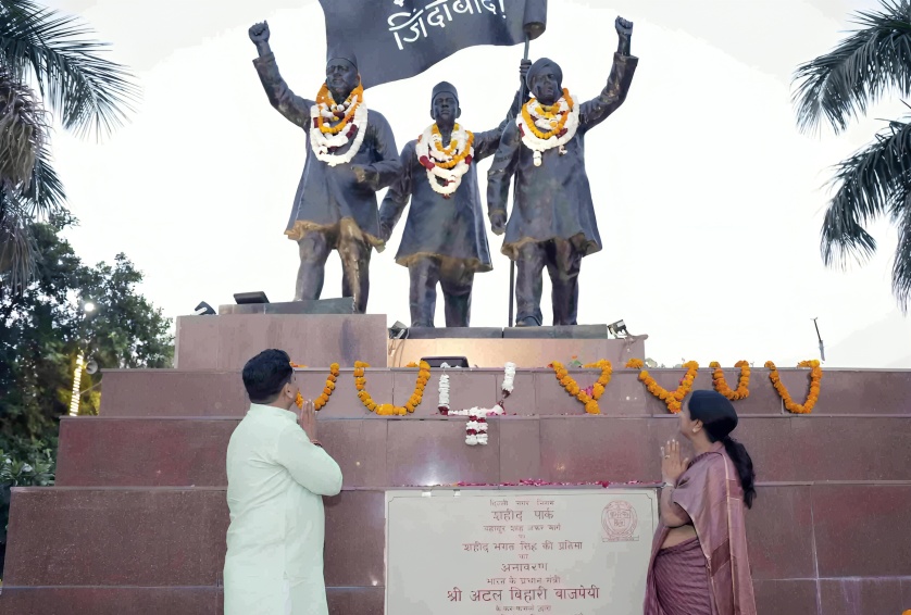 Delhi Chief Minister Rekha Gupta Pays Tribute to Bhagat Singh Sukhdev and Rajguru on Martyrs Day