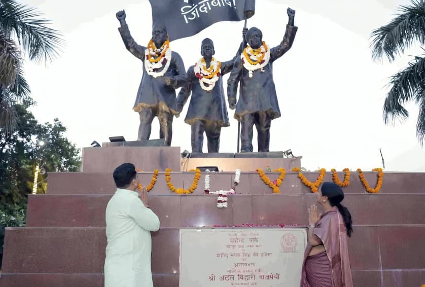 Delhi Chief Minister Rekha Gupta Pays Tribute to Bhagat Singh Sukhdev and Rajguru on Martyrs Day