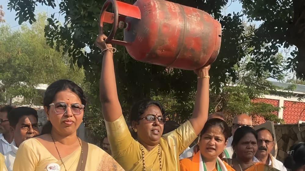 Congress to Raise Adjournment Motion in Parliament Over Commercial LPG Price Hike