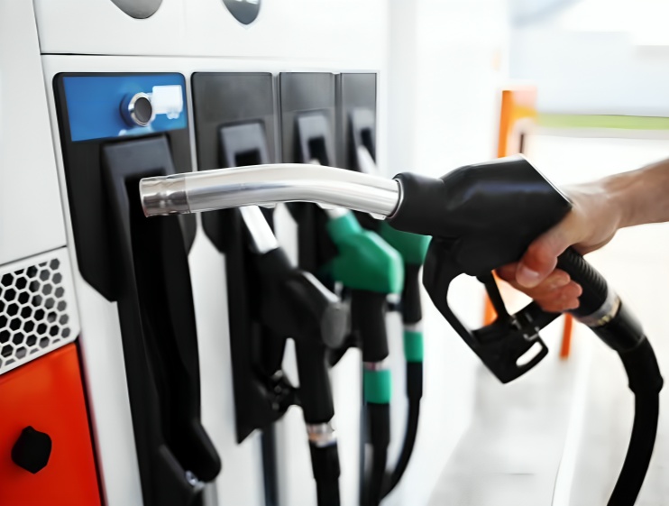 Government Cuts Petrol and Diesel Excise Duty by ₹10 Per Litre to Ease Fuel Costs