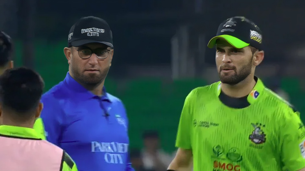 Ball Tampering Controversy in PSL Match Lahore Qalandars Penalised After Umpire Inspection
