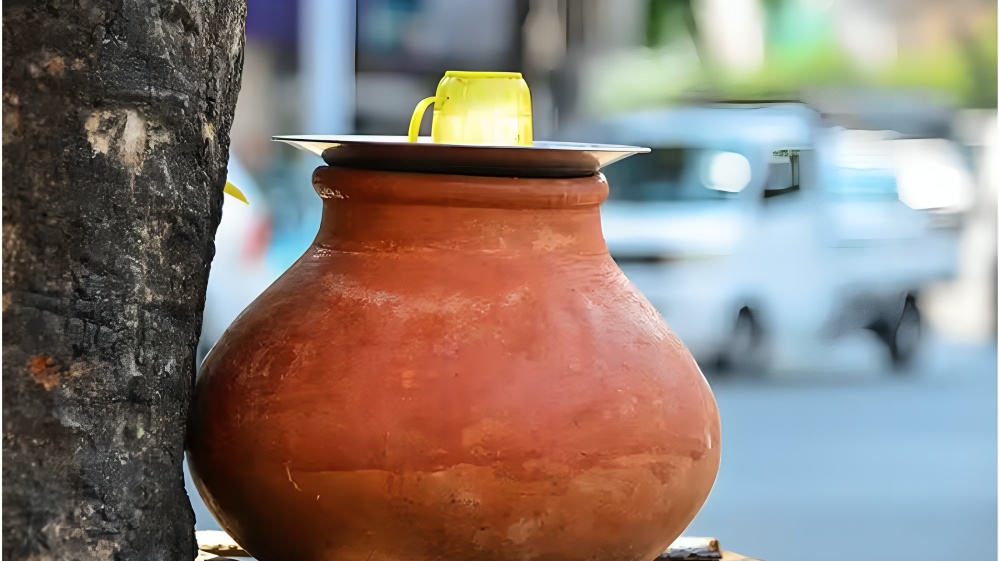 Ajmer Residents Turn to Clay Pots to Keep Water Naturally Cool Amid Rising Temperatures