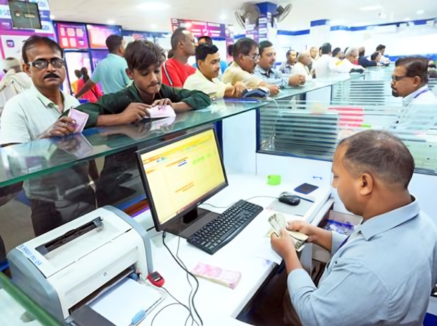 Reserve Bank of India Allows Residents to Exchange Rupees at Airports After Immigration
