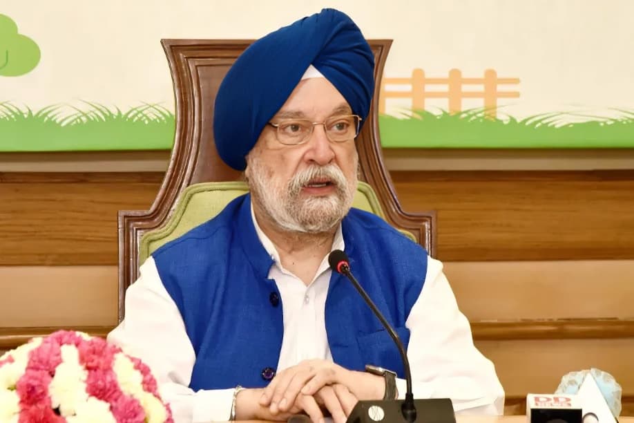 Union Minister Hardeep Singh Puri Begins Official Visit to Qatar to Strengthen LNG and Energy Cooperation