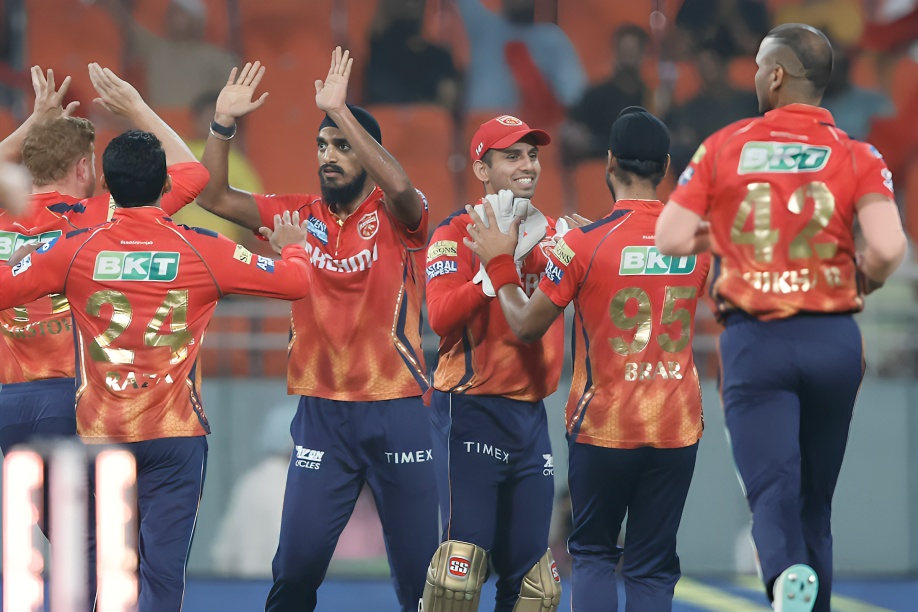 Rajasthan Royals Face Scrutiny After Staff Allegedly Use Mobile During Restricted Match Period
