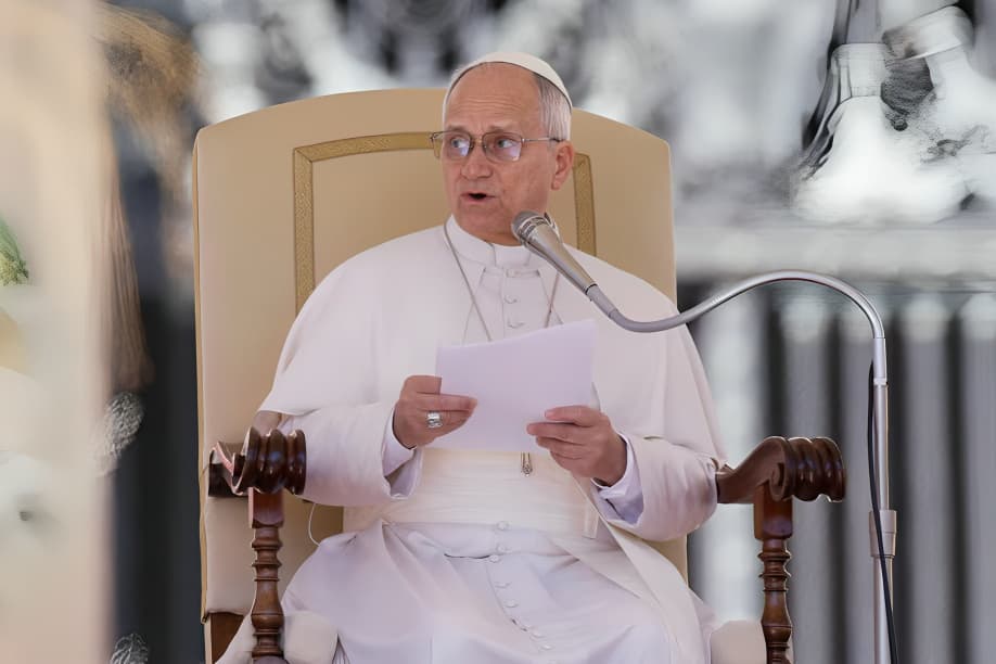 Pope Leo Reaffirms Opposition to War Amid Differences With Donald Trump on Iran Conflict