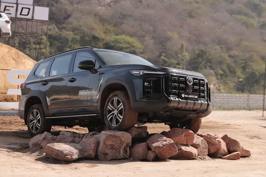 MG Majestor Price Reveal Set for April 27 New D Segment SUV to Replace Gloster
