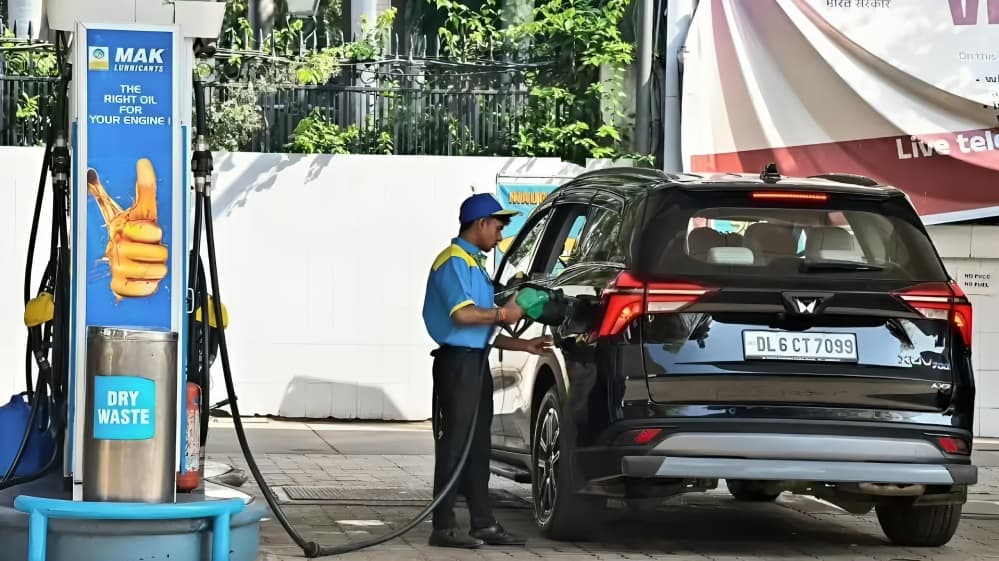 PIB Clarifies No Sudden Hike in Petrol and Diesel Prices Calls Viral Claims Misleading