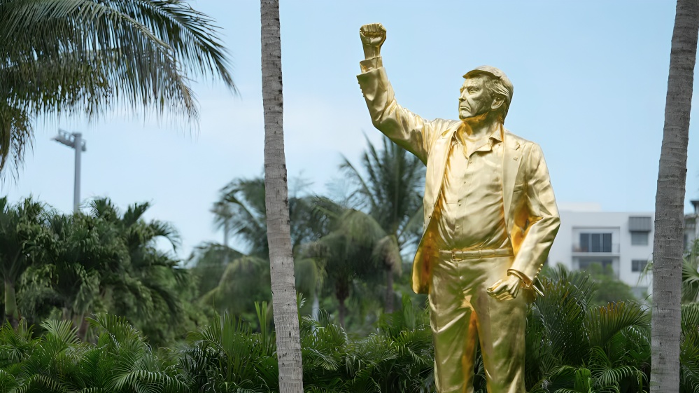 Golden Statue of Donald Trump Unveiled at Florida Golf Resort Gathering