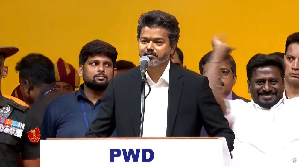 தமிழக சட்டப்பேரவையில் எம் எல் ஏவாக பதவியேற்ற விஜய் உறுதிமொழி நிகழ்வு கவனம் பெற்றது
