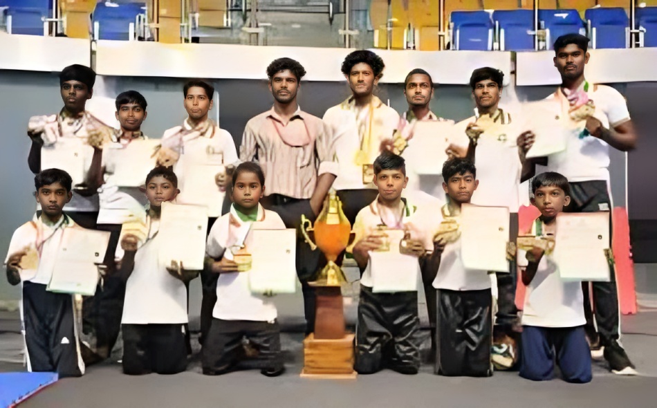 டெல்லி தேசிய சிலம்பம் போட்டியில் தமிழக வீரர்கள் சாதனை 15 தங்கம் உட்பட 25 பதக்கங்கள் வென்று அசத்தல்