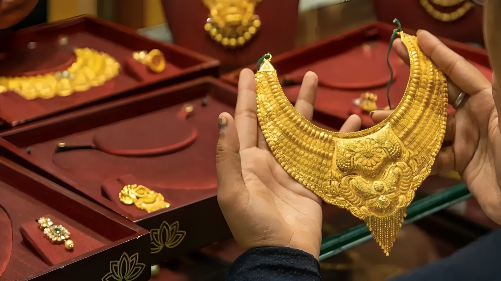 தங்கம் விலை அதிரடியாக உயர்வு நகை வாங்குவோருக்கு மீண்டும் அதிர்ச்சி சந்தையில் நிலவும் மாற்றம்
