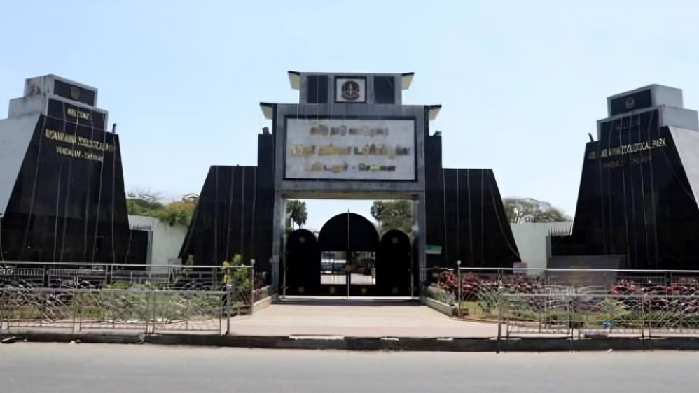 வண்டலூர் உயிரியல் பூங்காவில் பெண் சிறுத்தை தப்பியோட்டம் அதிகாரிகள் தீவிர கண்காணிப்பு