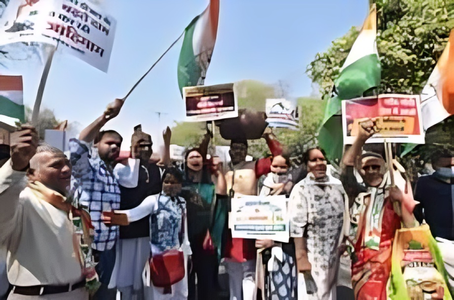 Congress Criticises Centre Over Consecutive Fuel Price Hikes