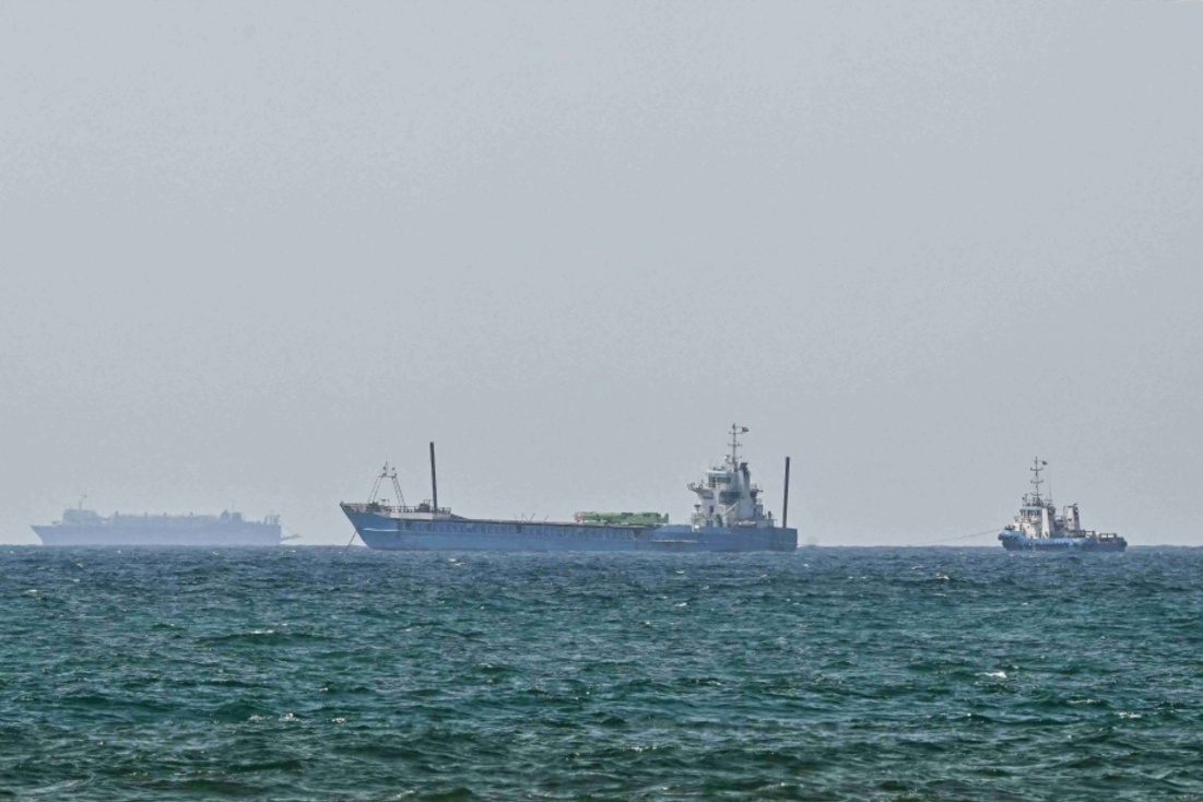 US Conducts Military Strikes in Southern Iran, CENTCOM Says Targets Included Missile Sites and Boats