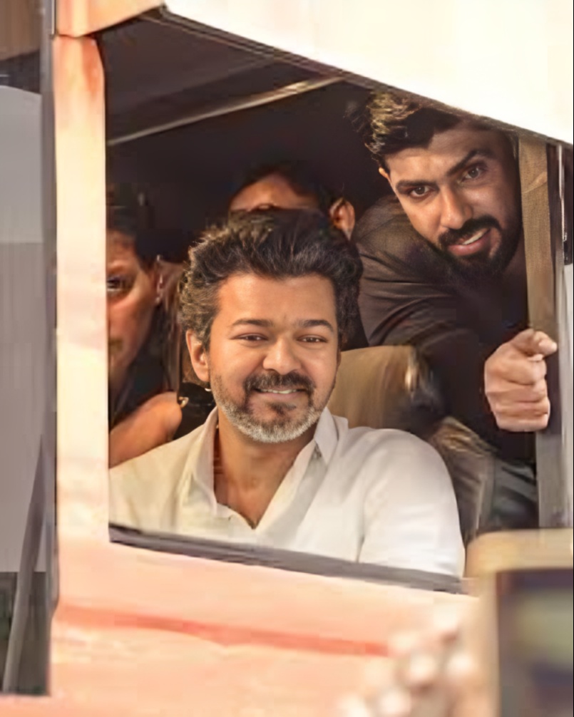 திருச்சியில் நடந்த நன்றி தெரிவிக்கும் கூட்டத்தில் திமுக, அதிமுகவை விமர்சித்த விஜய்