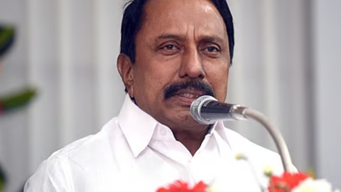 தமிழகத்தில் பள்ளிகள் ஜூன் 4 அன்று திட்டமிட்டபடி திறக்கப்படும் வருவாய்த் துறை அமைச்சர் செங்கோட்டையன்