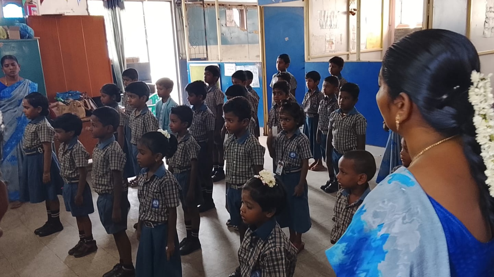 கோடை விடுமுறைக்கு பிறகு தமிழகம் முழுவதும் பள்ளிகள் திறப்பு: உற்சாகத்துடன் திரும்பிய மாணவர்கள்