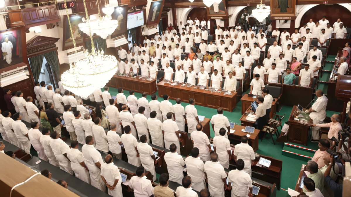 நம்பிக்கை வாக்கெடுப்பில் ஆதரவாக வாக்களித்த அதிமுக எம்எல்ஏக்கள் மீது நடவடிக்கை இல்லை என தகவல்
