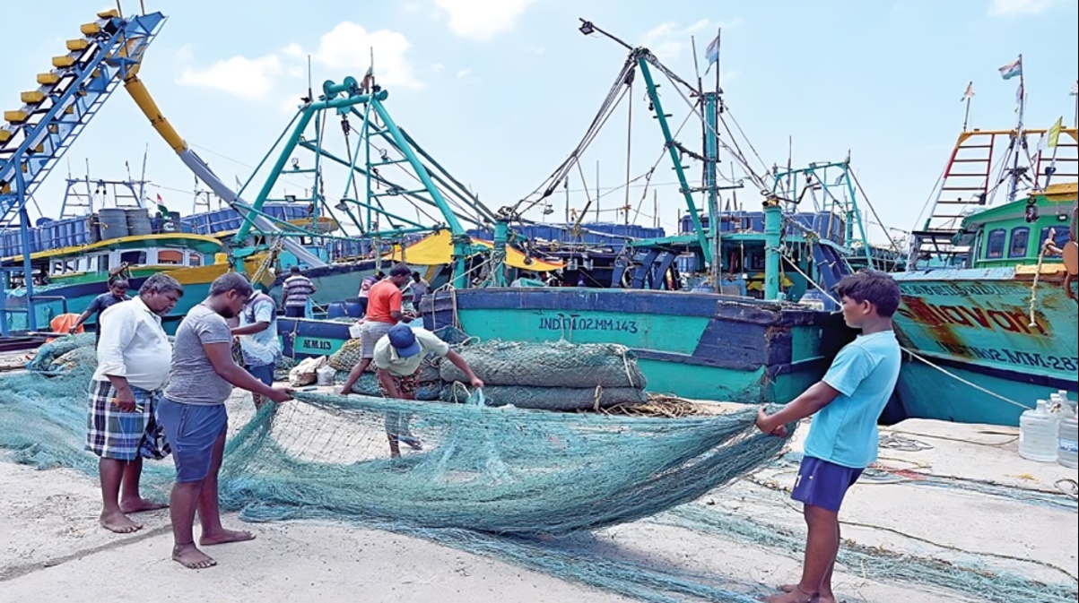 தமிழகத்தில் மீன்பிடி தடைக்காலம் நாளையுடன் நிறைவு: கடலுக்கு செல்ல மீனவர்கள் தீவிர தயாரிப்பு